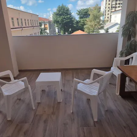 公寓 Charming Terrace 地拉那